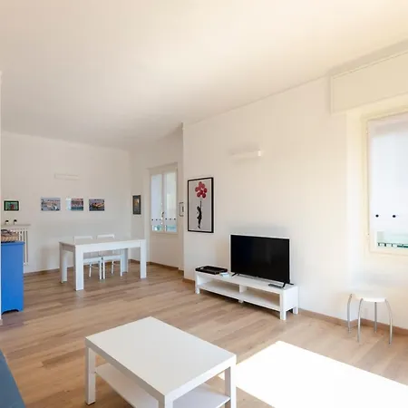 Joivy Bright Apt For 5, Near Beach, In Camogli